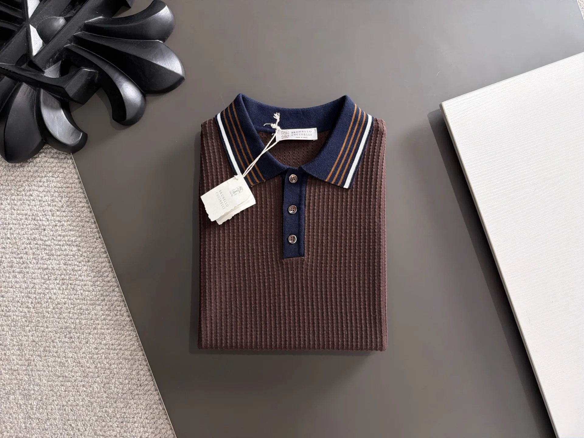 Next day shipment BC high quality-Brunello Cucineli 26ss New Arrival men's short-sleeved T-shirt. Like LP, it belongs to the same old-money style top brand. New Arrival is a top-notch brand. New Arrival Original men's casual short-sleeved. Made of combed cotton yarn knitted cotton-like fabric. Exclusive Premium custom-controlled raw materials. It feels substantial when weighed. The upper body is also more textured than ordinary T-shirts. Fashionable Versatile Hot Sale, skin-friendly and comfortable to wear, premium boutique, exquisite workmanship from Factory, great upper body, essential item for men, complete with three standards Sizes M-3XL